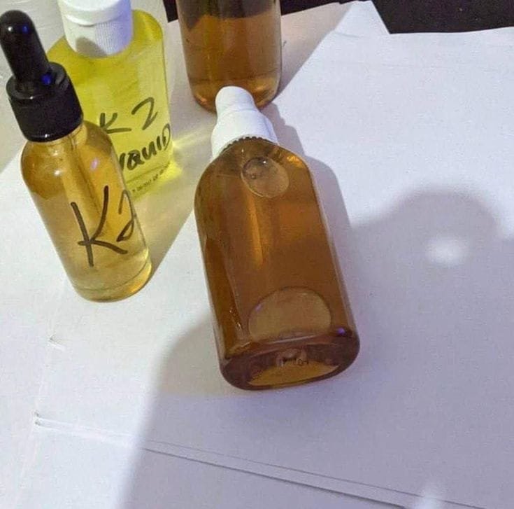 What psychoactive effects does K2 Spice spray cause?